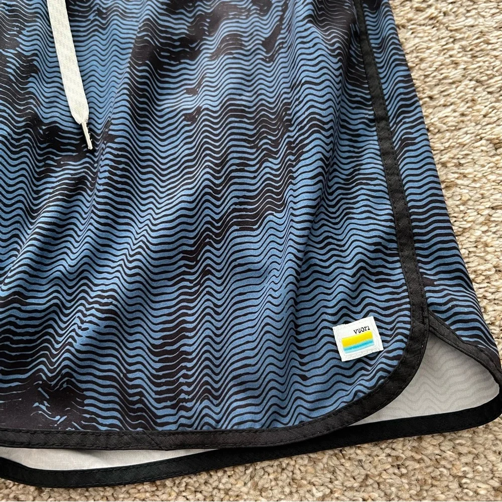 Vuori Blue Shorts with Light Blue Wave Print Size Medium